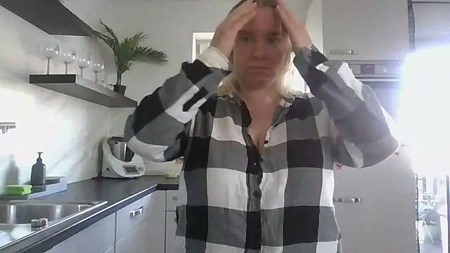 MinchenBienchen98 online show from March 26, 2026, 10:32 am