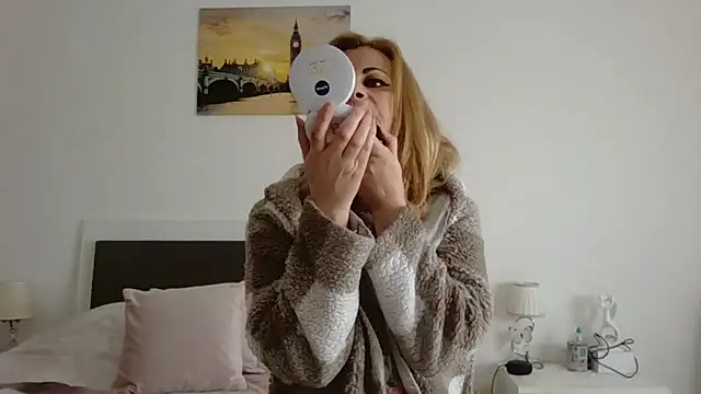 Clara1986 online show from March 29, 2026, 9:42 am