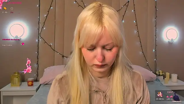 AdeleSilvy online show from April 16, 2026, 1:39 am