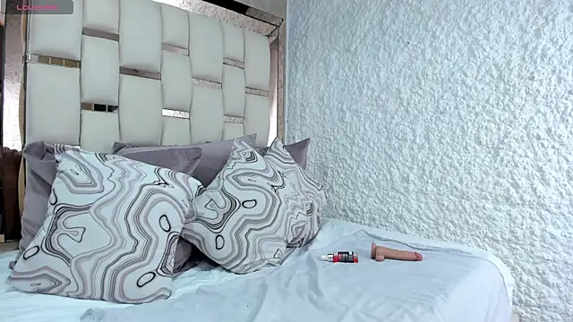 Snapshot of charolnox chatting on March 1, 2026, 1:35 pm charolnox online show from March 1, 2026, 1:35 pm