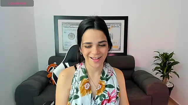 Snapshot of LucianaMoreau chatting on January 18, 2026, 9:29 pm LucianaMoreau online show from January 18, 2026, 9:29 pm