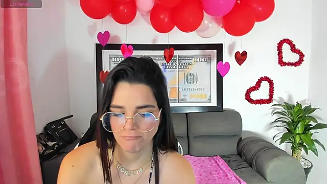 Snapshot of LucianaMoreau chatting on February 17, 2026, 11:44 pm LucianaMoreau online show from February 17, 2026, 11:44 pm