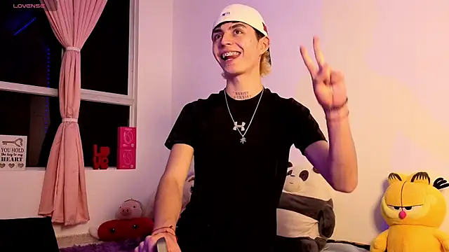 Maiky Cooper01 online show from April 13, 2026, 4:29 am