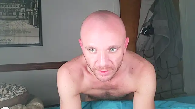 Snapshot of FrankieFuckMe chatting on April 21, 2026, 3:13 am FrankieFuckMe online show from April 21, 2026, 3:13 am