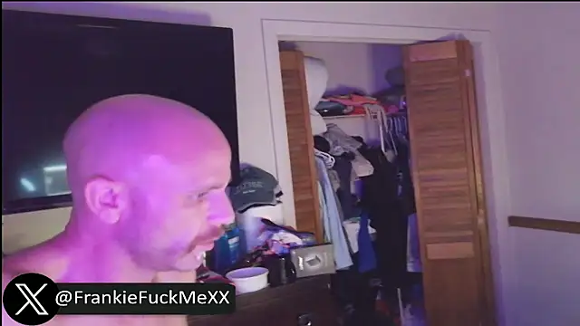 Snapshot of FrankieFuckMe chatting on May 23, 2026, 5:39 pm FrankieFuckMe online show from May 23, 2026, 5:39 pm