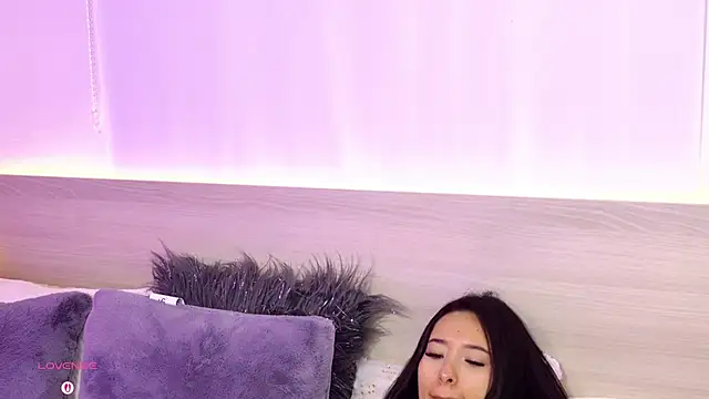 AliceeBloom online show from April 30, 2026, 1:50 pm