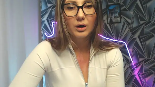 Snapshot of NikkiKiss___ chatting on May 14, 2026, 12:50 am NikkiKiss online show from May 14, 2026, 12:50 am