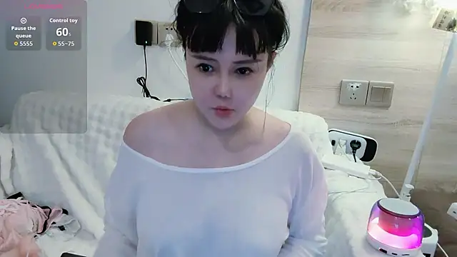 Mia-zhan online show from March 26, 2026, 9:42 pm