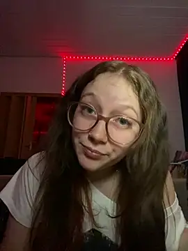 YoungLisaa18 online show from February 25, 2026, 9:13 pm