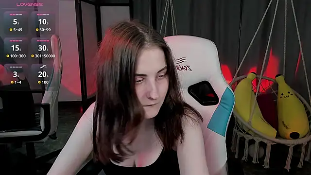 KiraDuvall online show from April 6, 2026, 6:20 pm