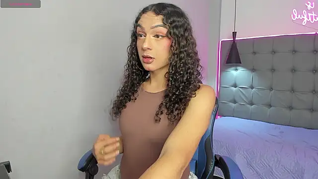 scarletcherry18 online show from March 3, 2026, 3:12 am