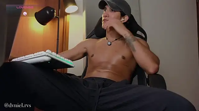 Snapshot of emilio_rivs chatting on July 18, 2026, 1:21 am emilio rivs online show from July 18, 2026, 1:21 am