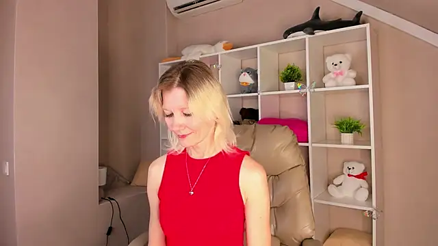 Snapshot of Julie_Lucas chatting on March 6, 2026, 12:51 am Julie Lucas online show from March 6, 2026, 12:51 am