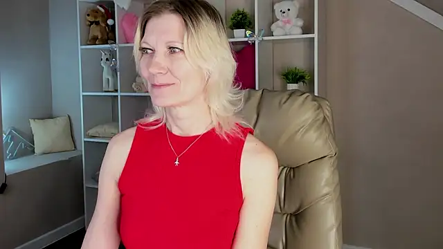 Snapshot of Julie_Lucas chatting on March 11, 2026, 12:38 am Julie Lucas online show from March 11, 2026, 12:38 am