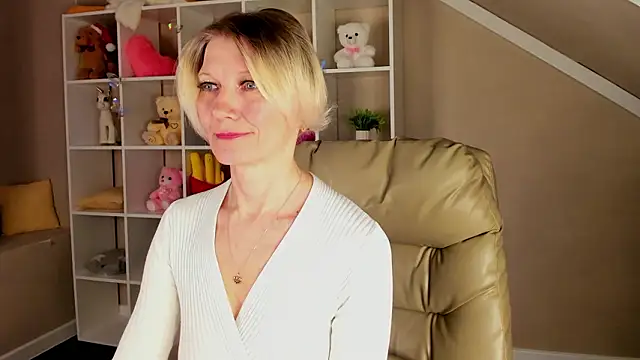 Snapshot of Julie_Lucas chatting on March 13, 2026, 12:39 am Julie Lucas online show from March 13, 2026, 12:39 am