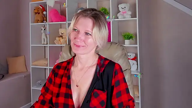 Snapshot of Julie_Lucas chatting on March 15, 2026, 12:49 am Julie Lucas online show from March 15, 2026, 12:49 am