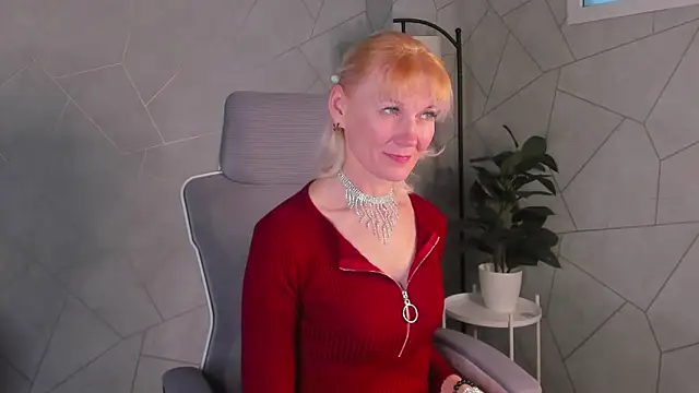 Snapshot of Julie_Lucas chatting on March 27, 2026, 1:00 am Julie Lucas online show from March 27, 2026, 1:00 am