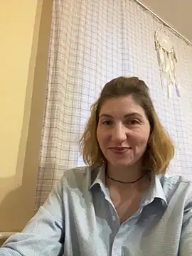 Snapshot of _Crystal_2 chatting on February 2, 2026, 3:11 pm Crystal 2 online show from February 2, 2026, 3:11 pm