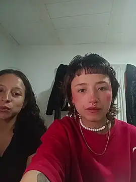 AlexxaAndRileyy online show from May 17, 2026, 4:32 am
