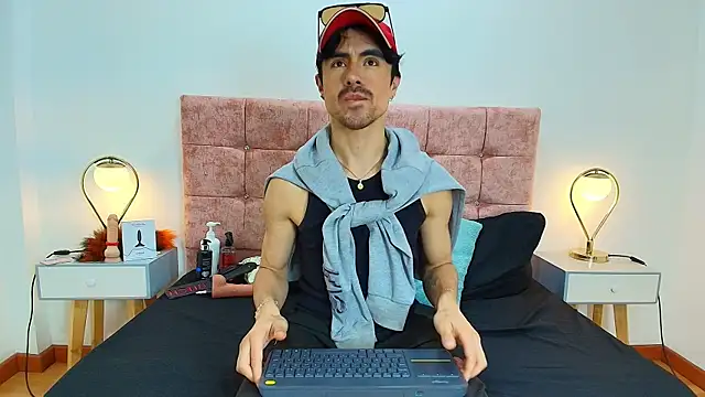 Ethan Briggs  online show from April 17, 2026, 8:01 pm