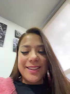 Pretty  Milf online show from April 5, 2026, 11:18 am