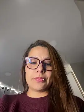 Snapshot of Pretty__Milf chatting on May 27, 2026, 5:54 pm Pretty Milf online show from May 27, 2026, 5:54 pm