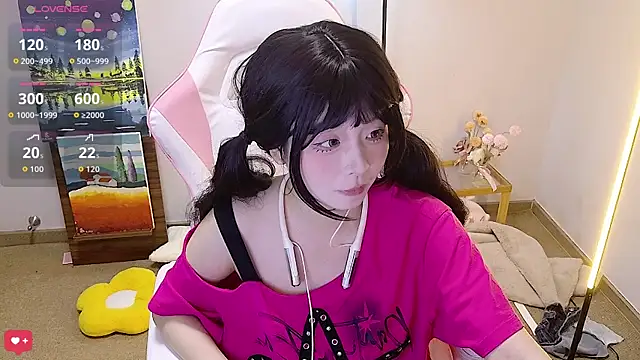 Qiqiiii-05 online show from June 7, 2026, 1:15 pm