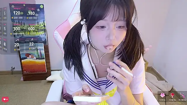 Qiqiiii-05 online show from June 12, 2026, 11:53 am