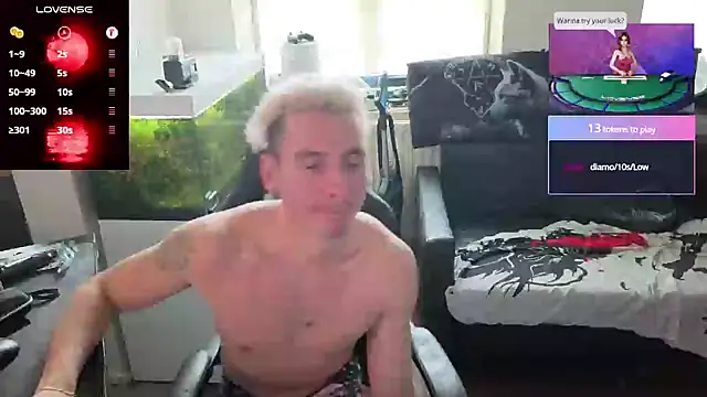 Snapshot of Rayzel_White chatting on May 11, 2026, 4:04 pm Rayzel White online show from May 11, 2026, 4:04 pm