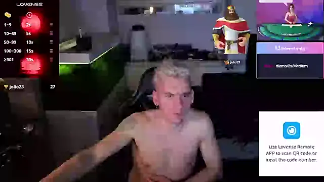 Snapshot of Rayzel_White chatting on May 13, 2026, 12:30 am Rayzel White online show from May 13, 2026, 12:30 am