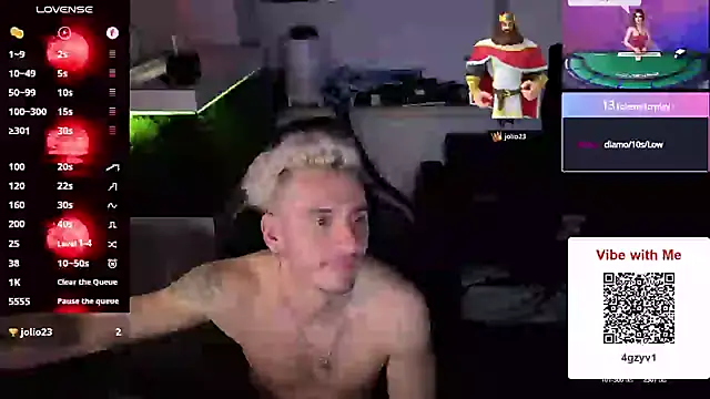 Snapshot of Rayzel_White chatting on May 17, 2026, 1:03 am Rayzel White online show from May 17, 2026, 1:03 am
