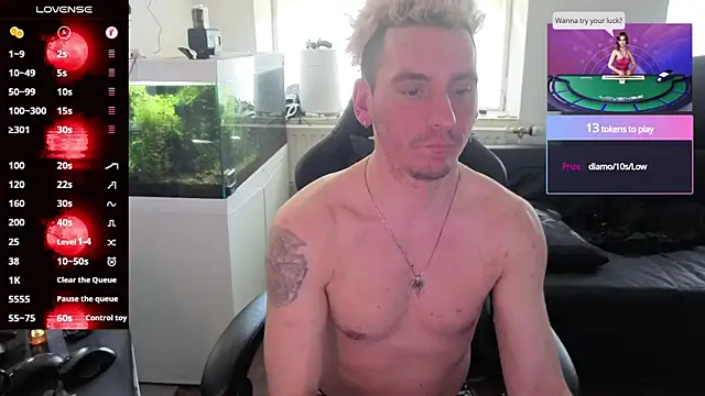 Snapshot of Rayzel_White chatting on May 31, 2026, 12:45 pm Rayzel White online show from May 31, 2026, 12:45 pm