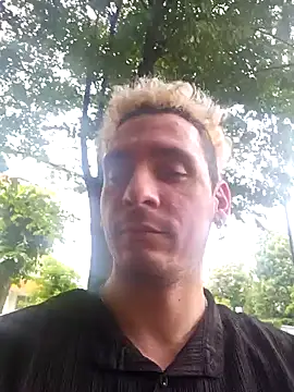 Snapshot of Rayzel_White chatting on July 13, 2026, 12:19 pm Rayzel White online show from July 13, 2026, 12:19 pm