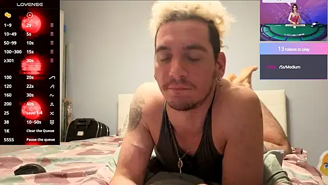 Snapshot of Rayzel_White chatting on July 17, 2026, 12:06 am Rayzel White online show from July 17, 2026, 12:06 am