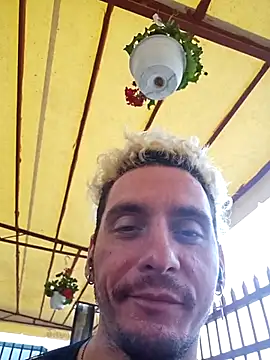 Snapshot of Rayzel_White chatting on July 22, 2026, 11:13 am Rayzel White online show from July 22, 2026, 11:13 am