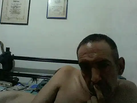 Snapshot of guevo14cm3 chatting on February 16, 2026, 2:40 am guevo14cm3 online show from February 16, 2026, 2:40 am