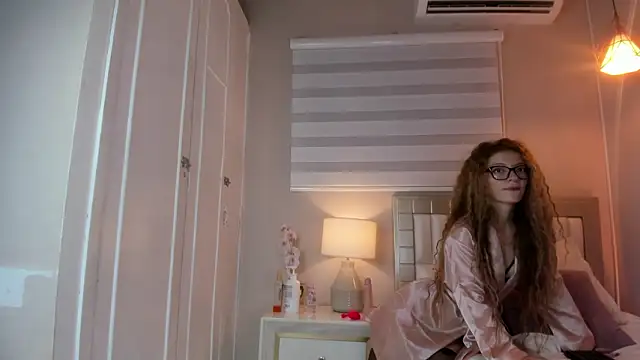 isabela  x online show from February 27, 2026, 11:32 am