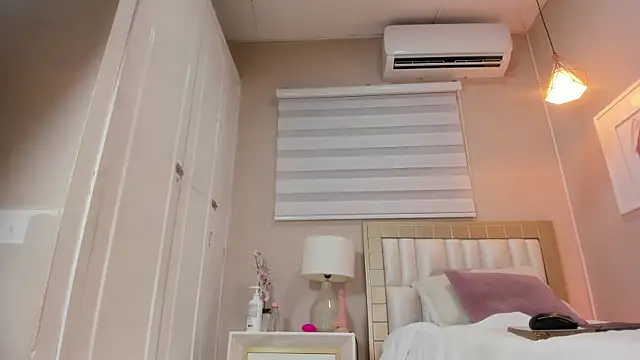 isabela  x online show from March 28, 2026, 11:32 am