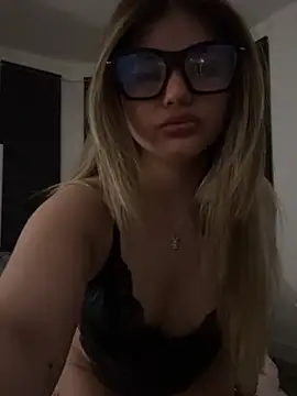 Snapshot of LilaMason chatting on April 4, 2026, 10:07 pm LilaMason online show from April 4, 2026, 10:07 pm