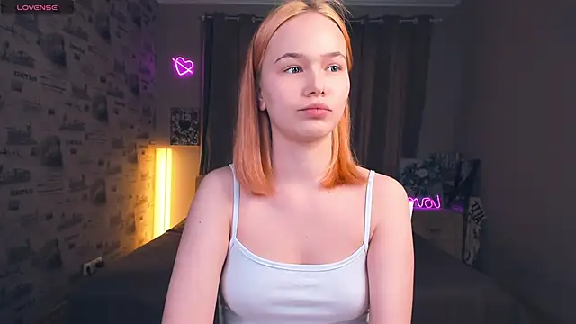 Snapshot of OwlLynn chatting on February 22, 2026, 8:35 am OwlLynn online show from February 22, 2026, 8:35 am