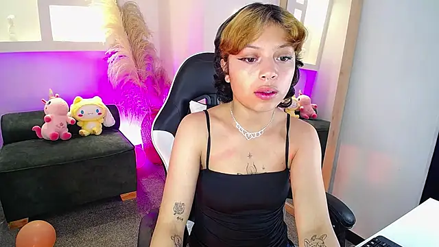 Snapshot of melodyy_as chatting on April 28, 2026, 1:05 pm melodyy as online show from April 28, 2026, 1:05 pm