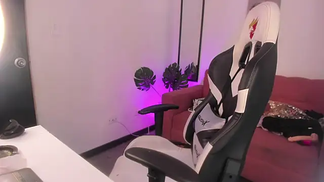 Snapshot of Xiomara_as chatting on February 25, 2026, 2:48 pm Xiomara as online show from February 25, 2026, 2:48 pm