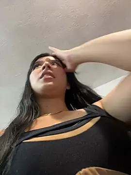 QUEENANDJOKER10 online show from January 16, 2026, 3:32 am