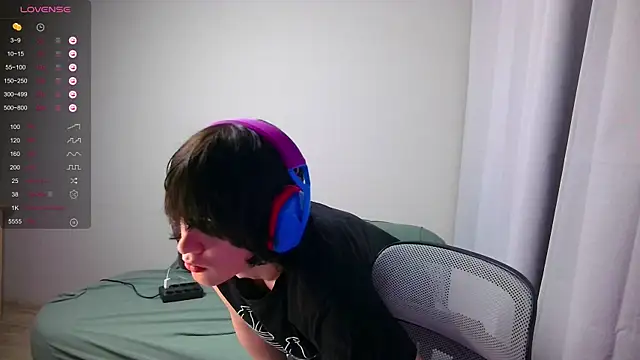 LeonBoykisser online show from March 8, 2026, 3:27 pm