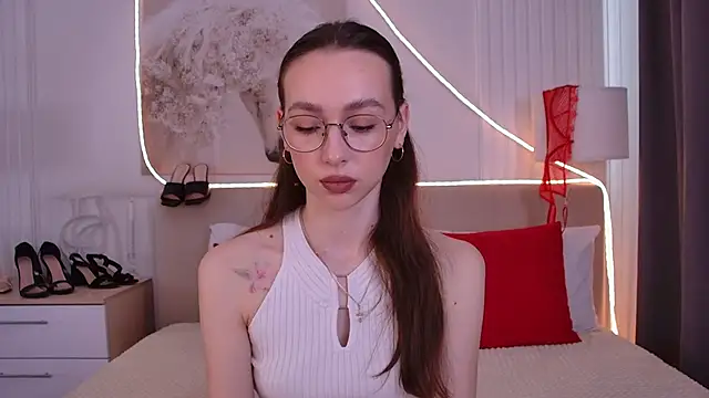 Emily Simon online show from May 18, 2026, 5:24 am