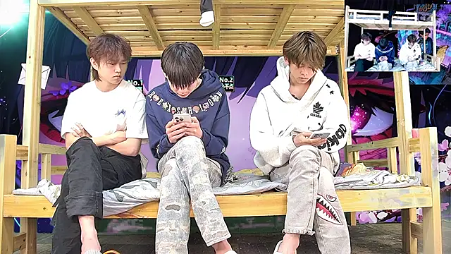 xiaohuangren01 online show from February 28, 2026, 2:01 am