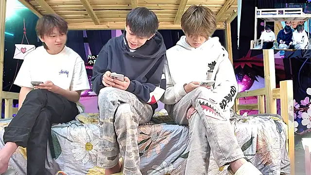 xiaohuangren01 online show from March 3, 2026, 3:34 am