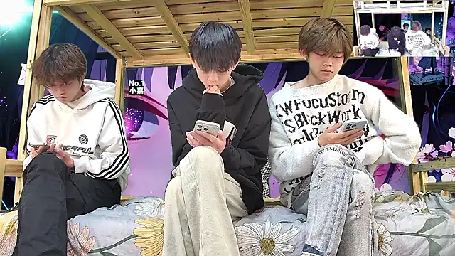 xiaohuangren01 online show from March 11, 2026, 3:23 am