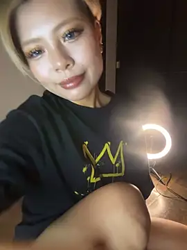 BADBITCHISAKI online show from March 23, 2026, 1:59 pm