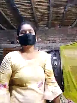 Hot Sweeti online show from April 8, 2026, 9:59 pm